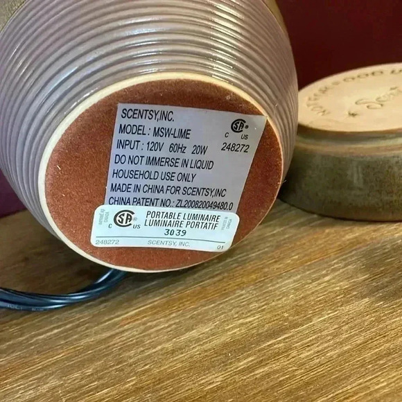 Scentsy Mid-Size Limestone Electric Wax Melter Wax Warmer with Extra Bulb - Picture 7 of 14